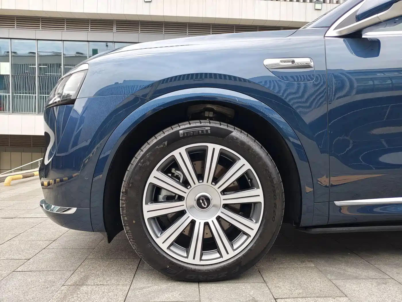 AITO Wenjie AITO M8 2025 Model Extended Range Max+ Edition 53.4kWh 6-Seater фото 8
