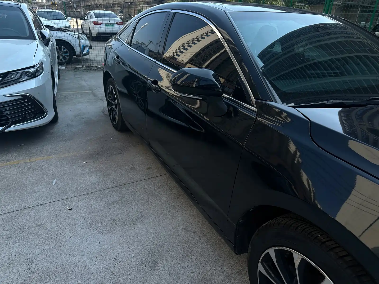 Photo 5 - Toyota Avalon