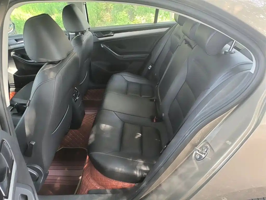 Volkswagen Sagitar 2017 1.6L Automatic Comfort фото 17