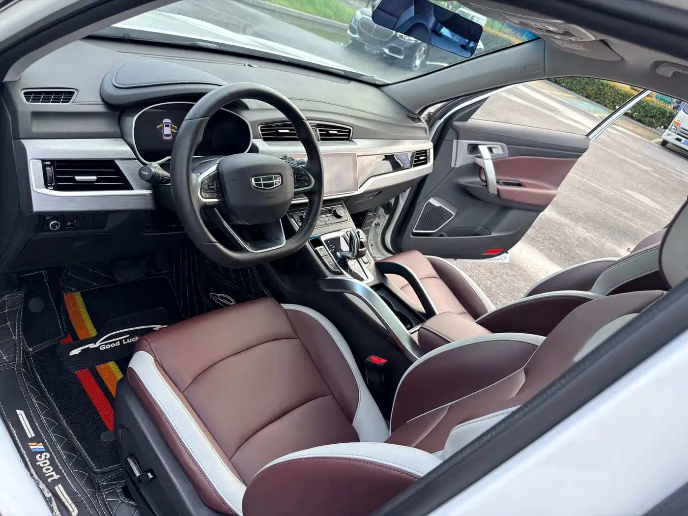 Фото 8 - Geely Boyue