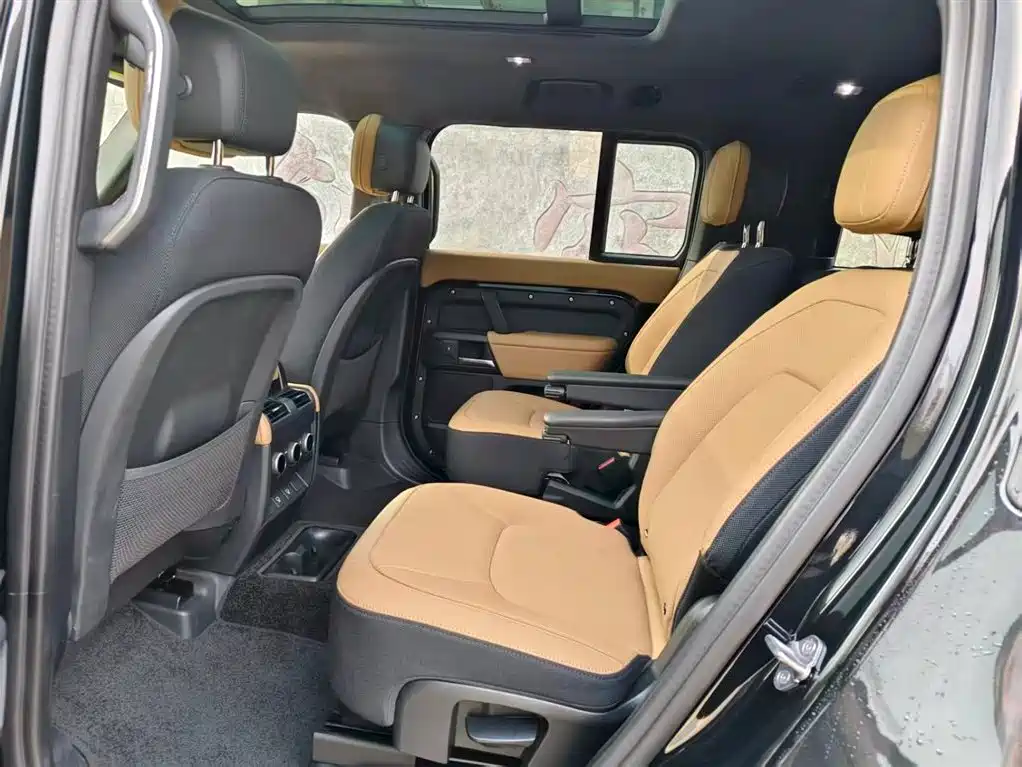 Land Rover Defender 2025 130 3.0T P400 7-Seater Luxury Edition фото 10