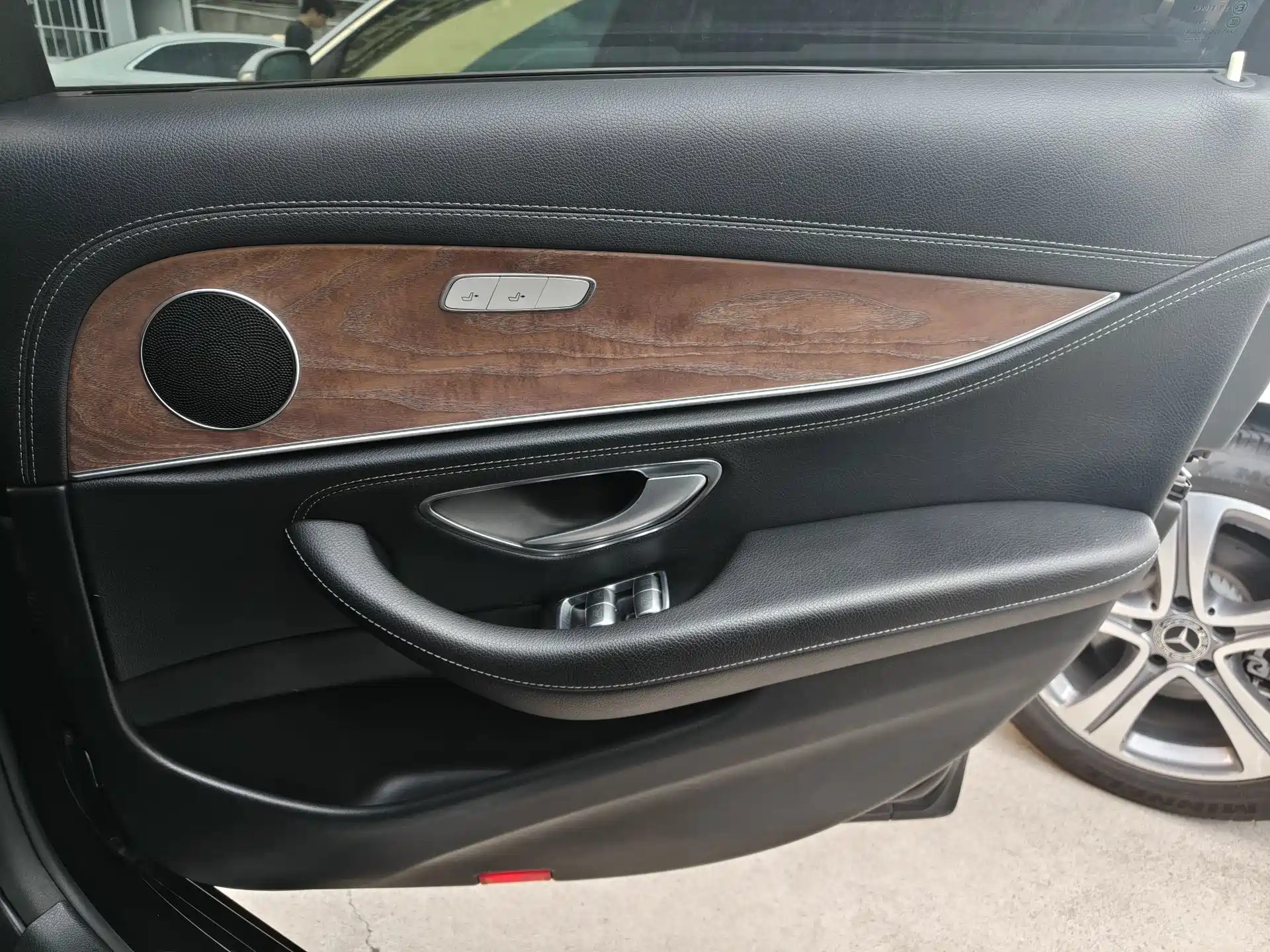Фото 23 - Mercedes-Benz E-Class