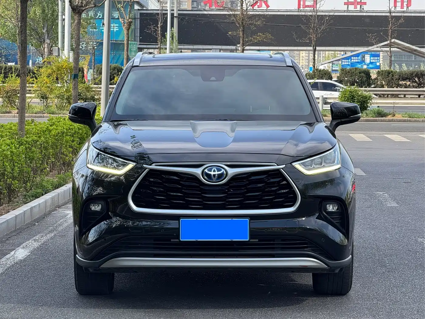 Toyota Highlander 2022 Model Dual Engine 2.5L 4WD Premium Edition 7-Seater фото 2