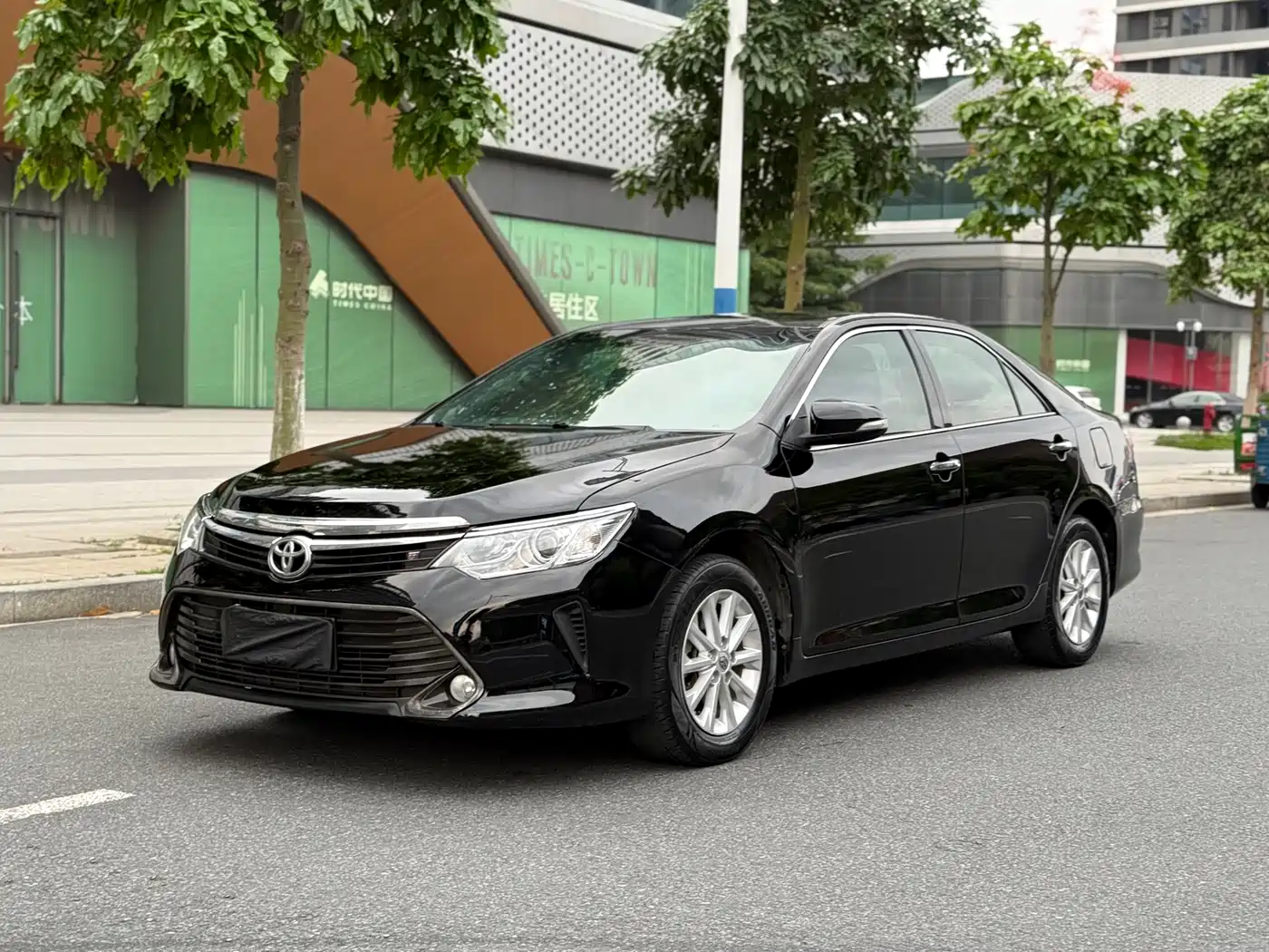 Toyota Camry 2015 2.0G Leading Edition