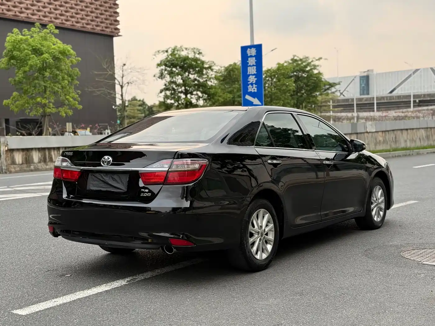 Toyota Camry 2015 2.0G Leading Edition фото 4