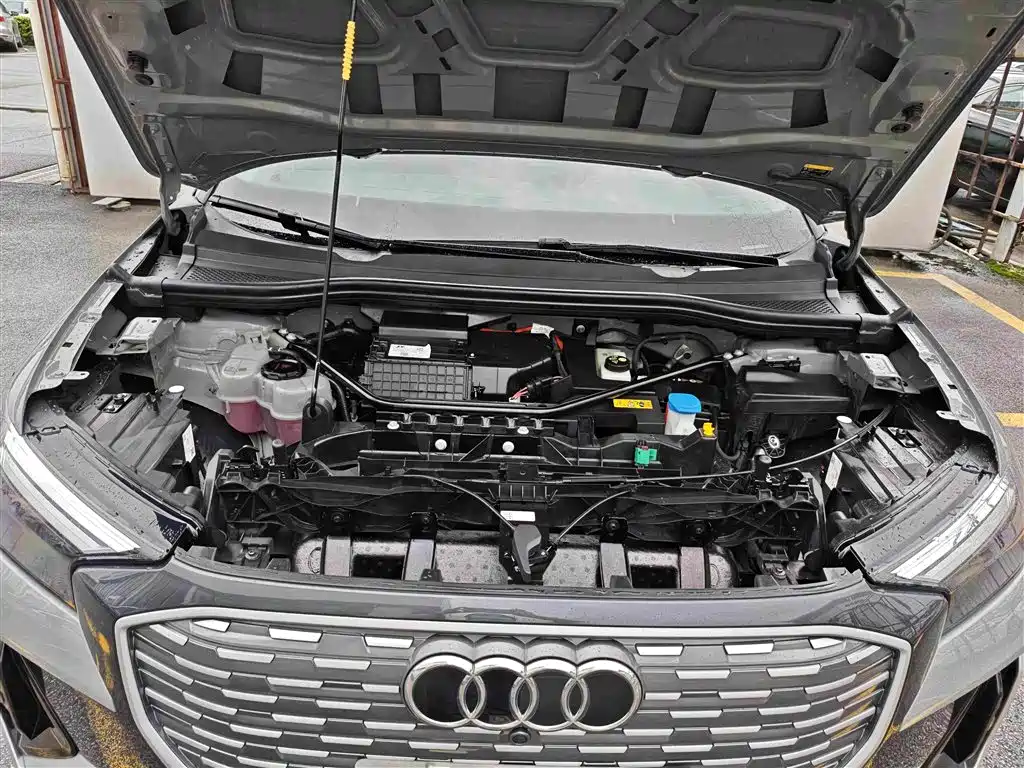 Audi Q4 e-tron 2025 2024 40 e-tron Pioneer Edition