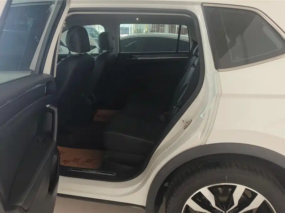 Volkswagen Tiguan L 2021 330TSI Automatic 2WD R-Line Premium фото 11