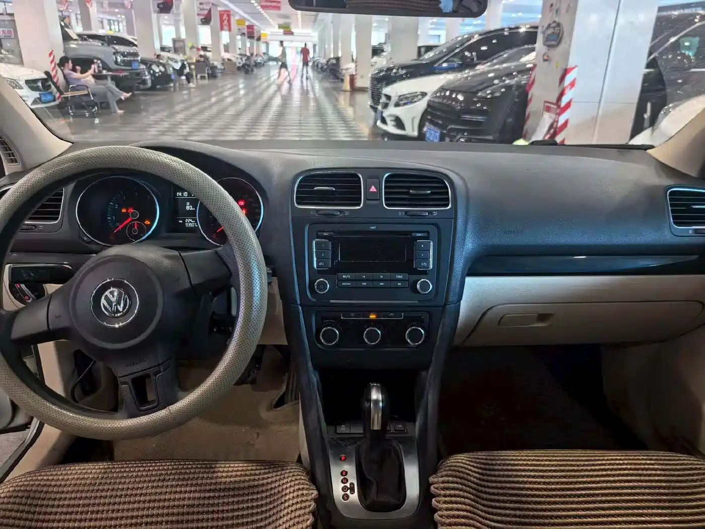 Volkswagen Golf 2010 1.6 Auto Comfort фото 5