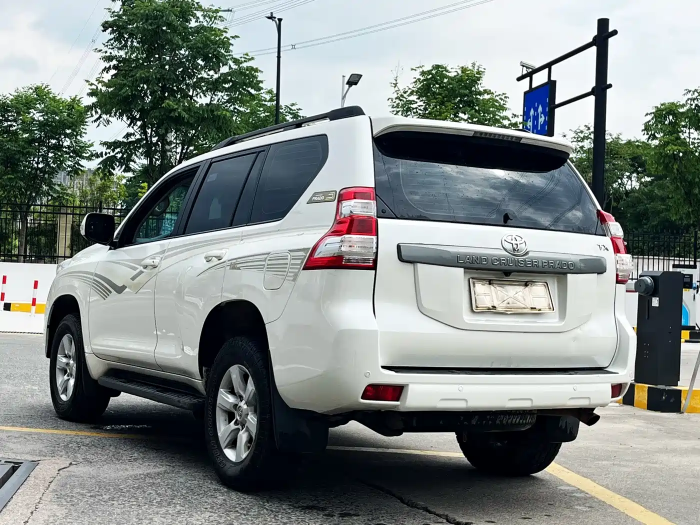 Toyota Prado (Import) 2014 2.7L Automatic Standard Edition фото 6