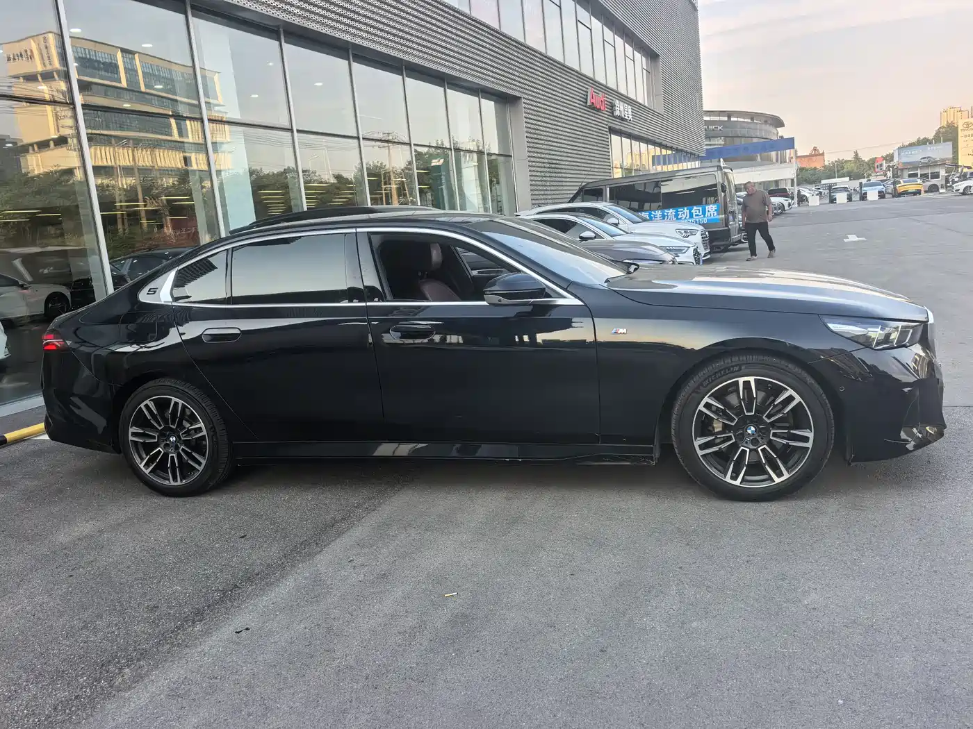 BMW 5 Series 2024 530Li Leading M Sport Package фото 3