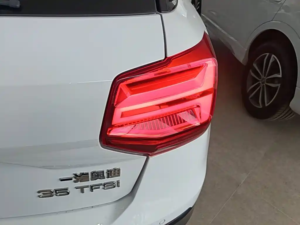 Audi Q2L 2019 2018 35 TFSI Launch Exclusive Edition China VI