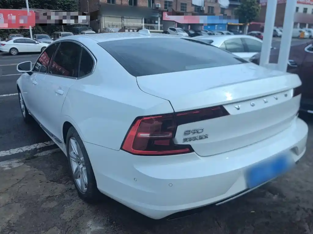 Photo 5 - Volvo S90