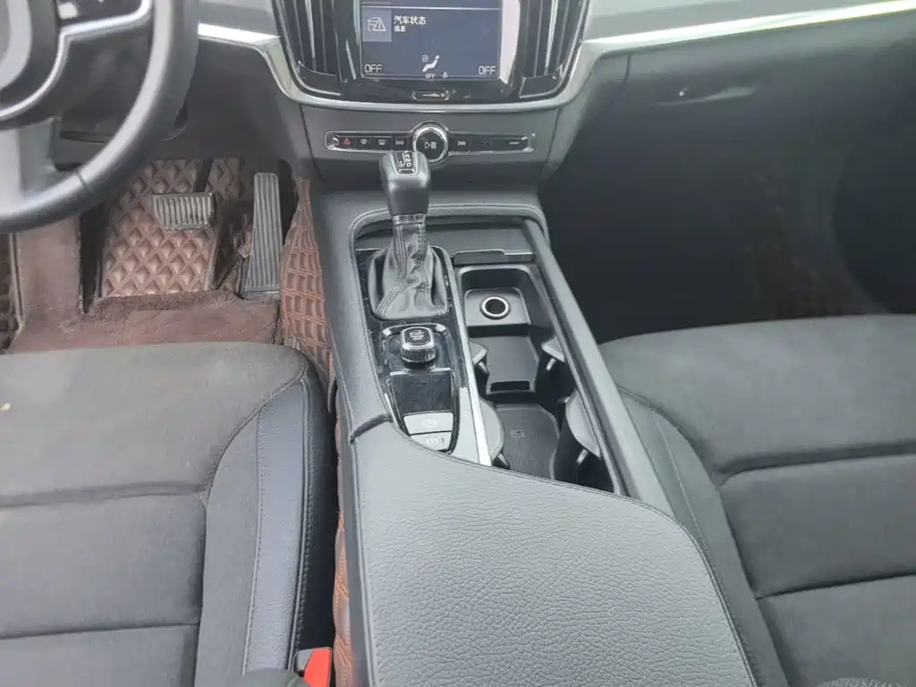 Photo 14 - Volvo S90
