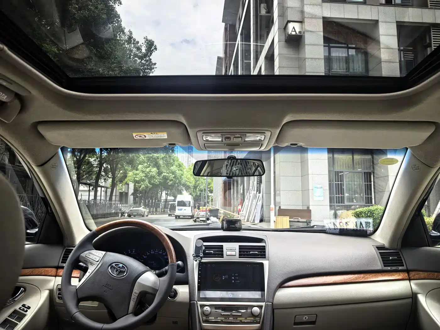 Photo 10 - Toyota Camry