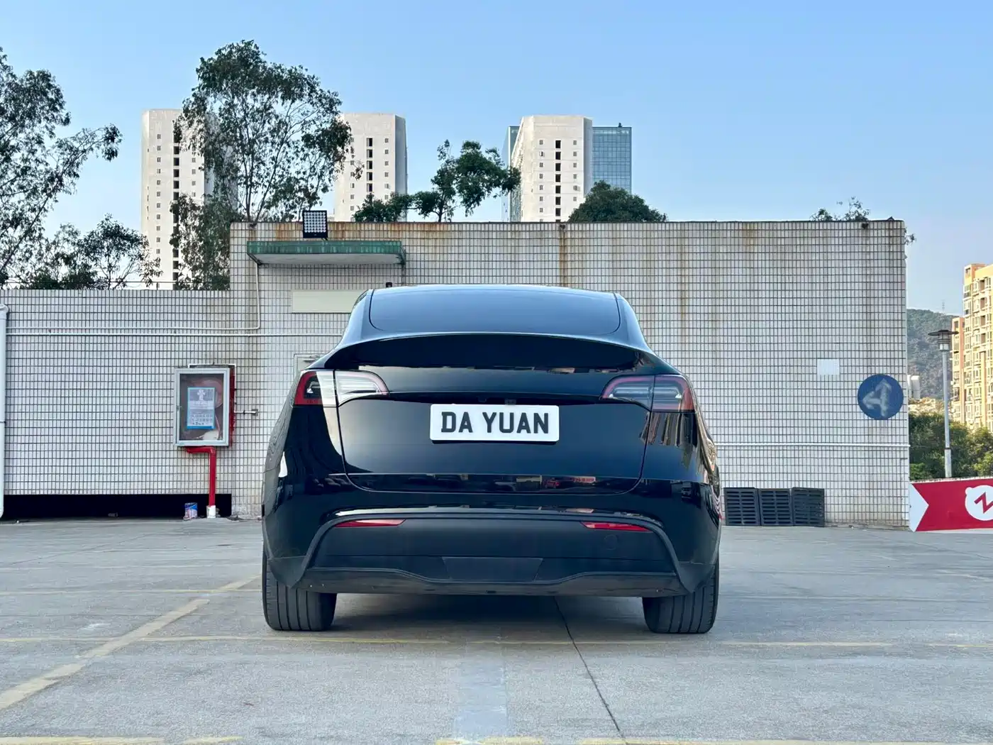 TESLA MODEL Y