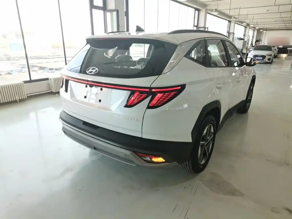 Фото 7 - Hyundai Tucson
