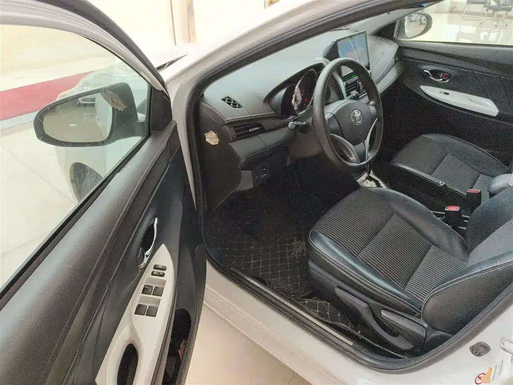 Toyota YARiS L Zhi Xuan 2015 1.5G Auto Sunroof Special Edition фото 18