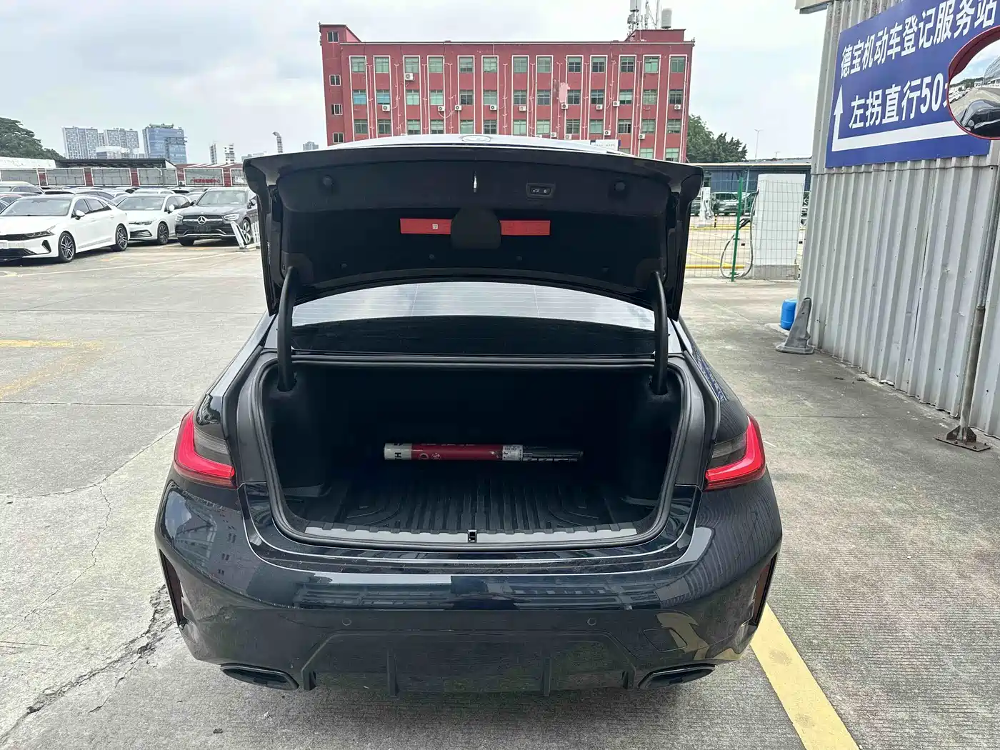 BMW 3 Series 2025 330Li M Sport Night Edition фото 4