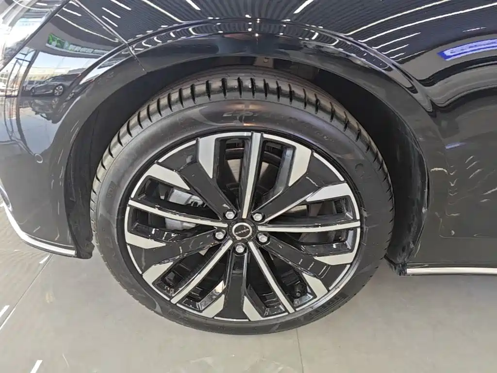 Photo 23 - Volvo S90