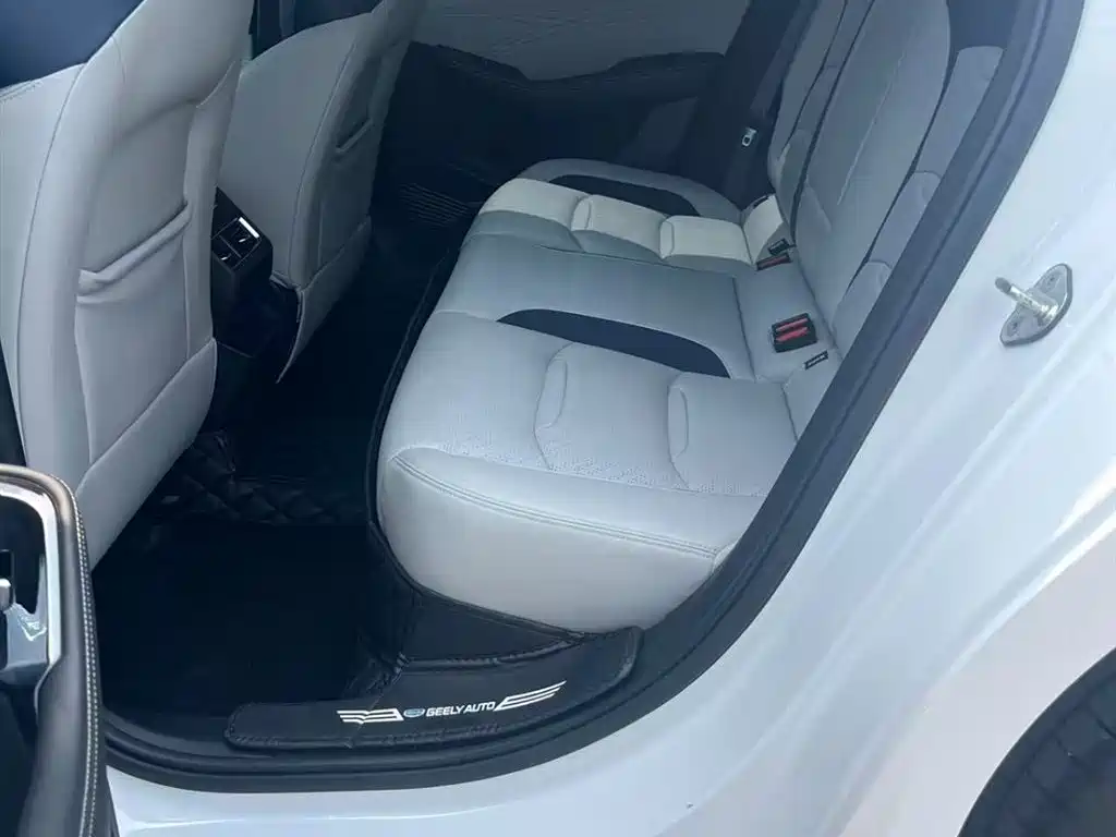 Фото 5 - Geely Preface