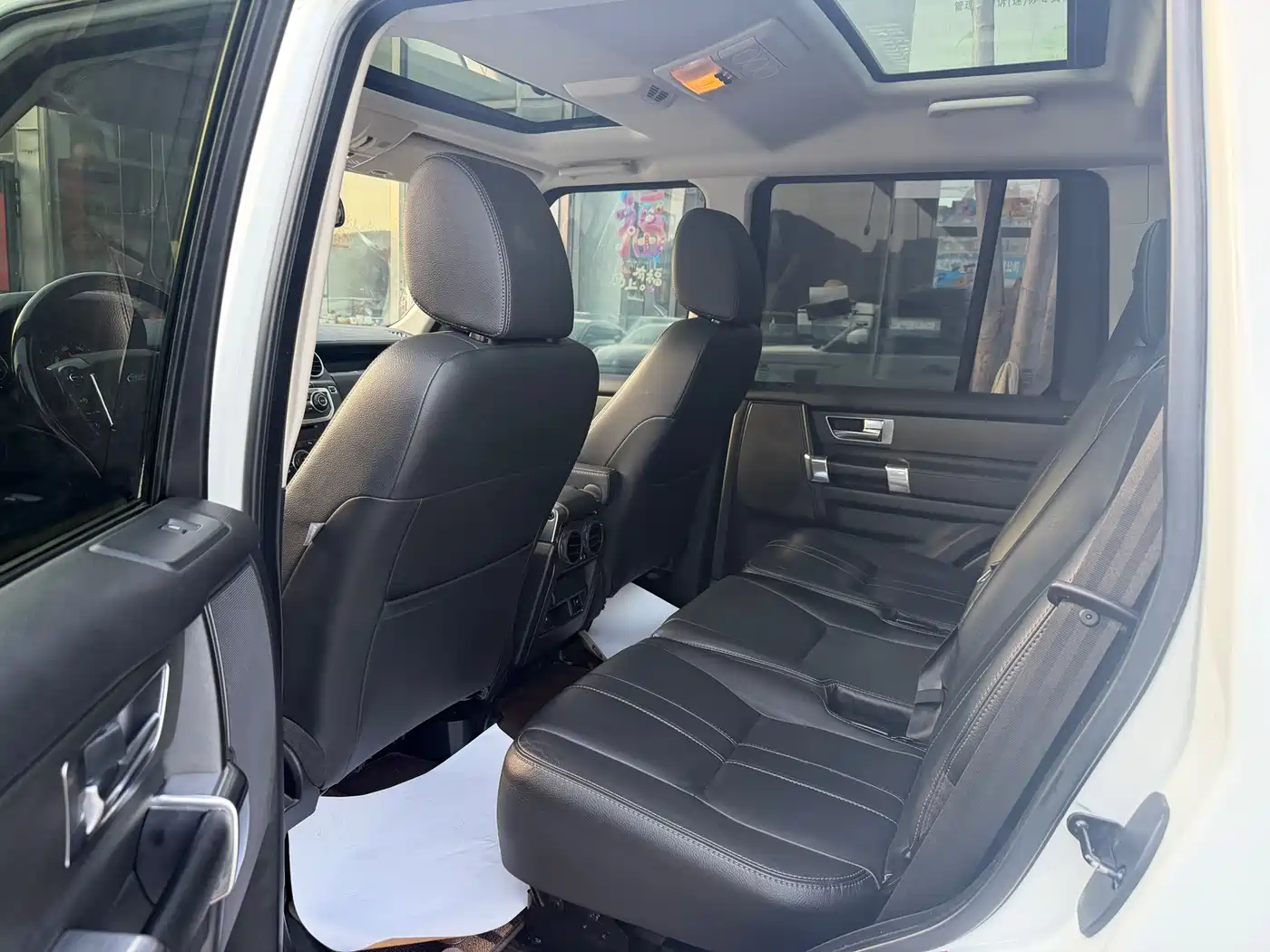 Land Rover Discovery 2017 3.0 SC V6 SE фото 11