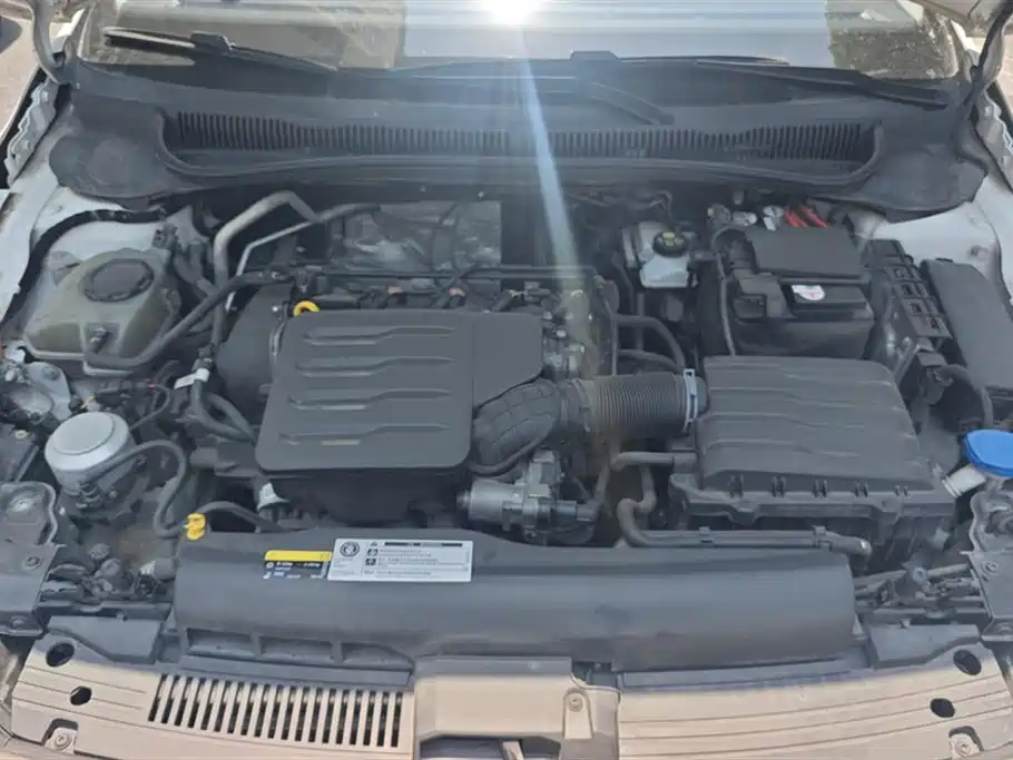 Volkswagen Polo 2019 Plus 1.5L Automatic Colorful Tech Edition фото 10