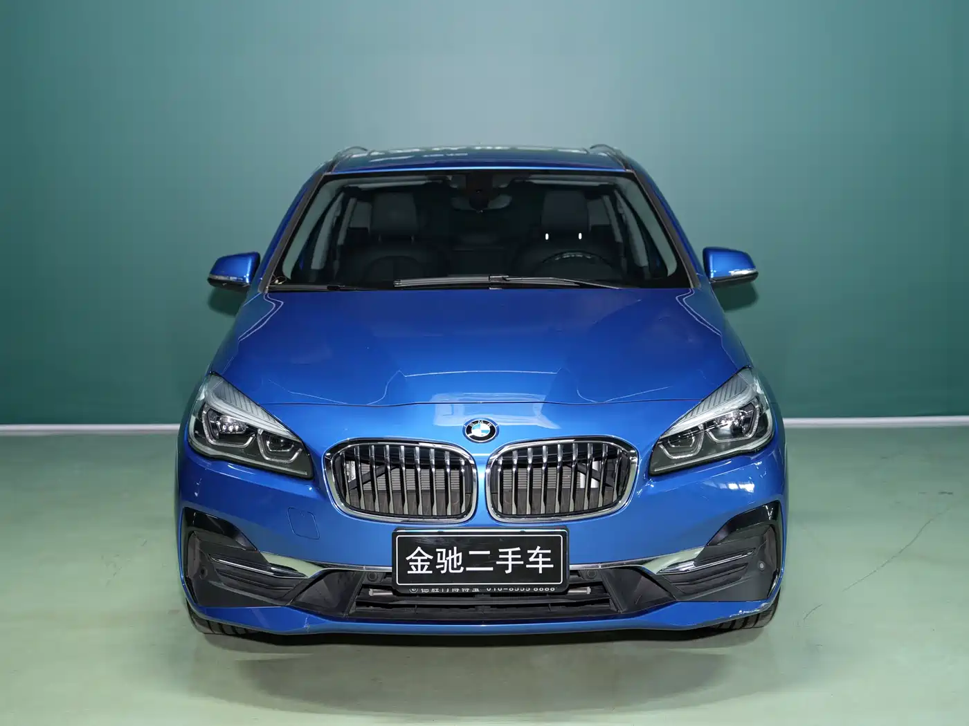 BMW 2 Series Touring 2018 Model 220i Luxury Package фото 2