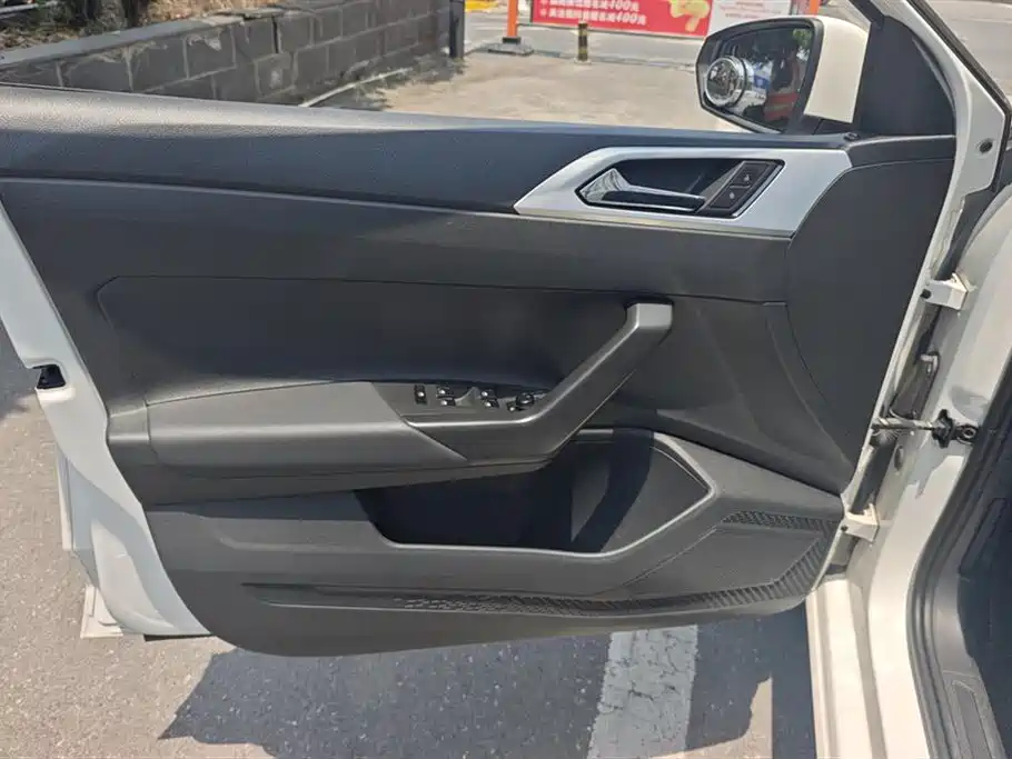 Volkswagen Polo 2019 Plus 1.5L Automatic Colorful Tech Edition фото 7