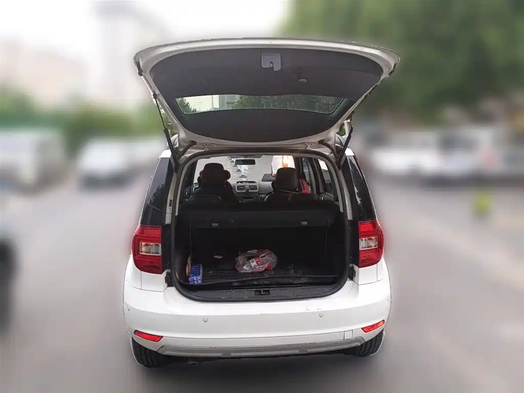 Škoda Yeti 2017 TSI280 DSG Advance фото 10