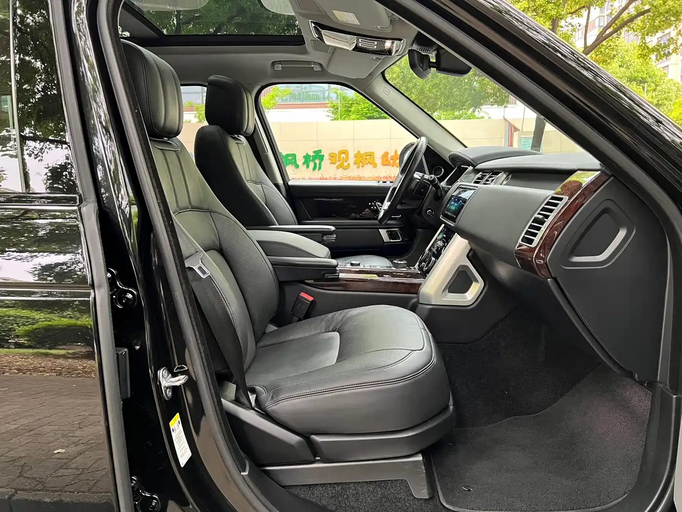 Land Rover Range Rover 2021 3.0 L6 Heritage Edition фото 11