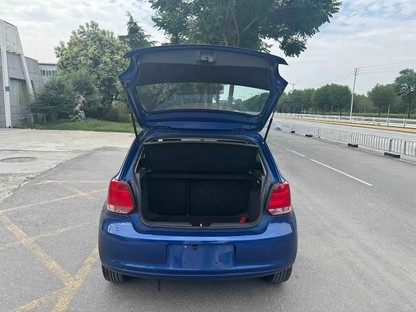 Volkswagen Polo 2011 1.4L Automatic Style Edition фото 16