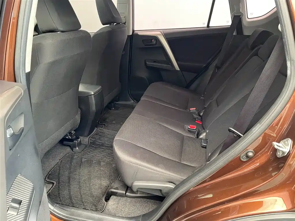 Toyota RAV4 Rongfang 2015 2.0L CVT 2WD Trend Edition фото 7