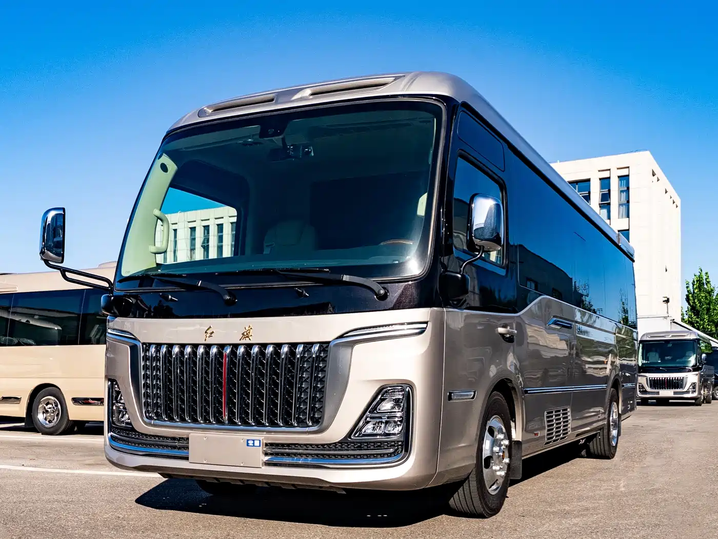 Hongqi Guoyue 2024 3.0T Flagship Edition 17-seater фото 3