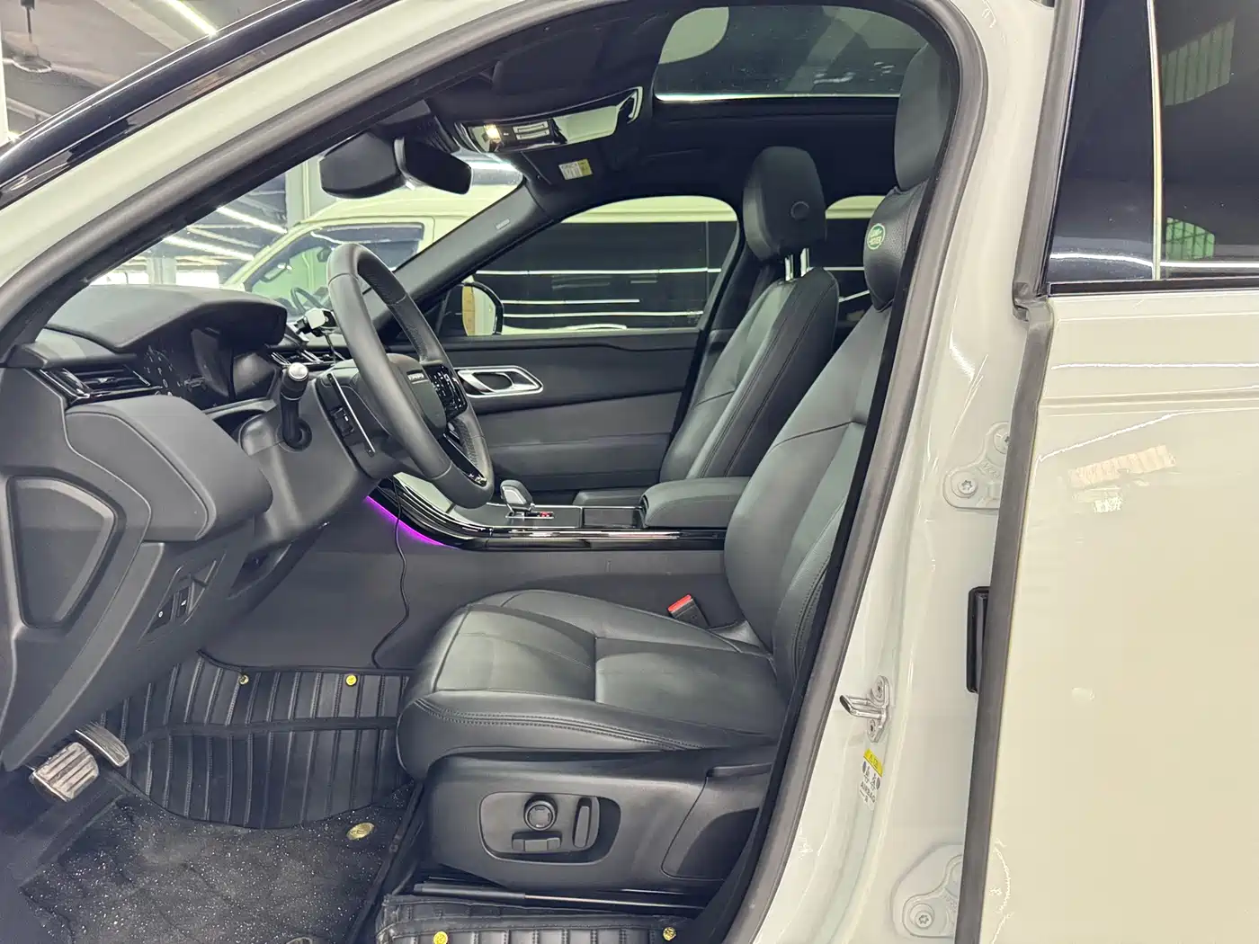 Land Rover Range Rover Velar 2025 Dynamic SE фото 9