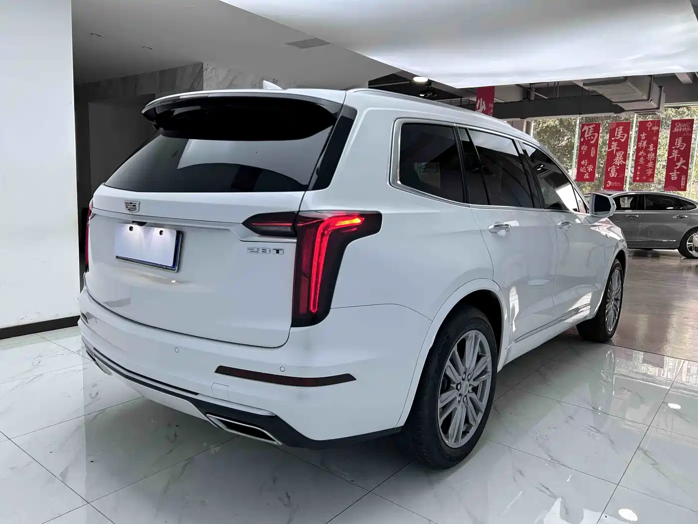 CADILLAC XT6
