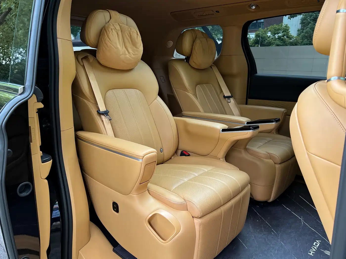 Voyah Auto Voyah Dreamer 2025 PHEV AWD Flagship Kunpeng Edition фото 12
