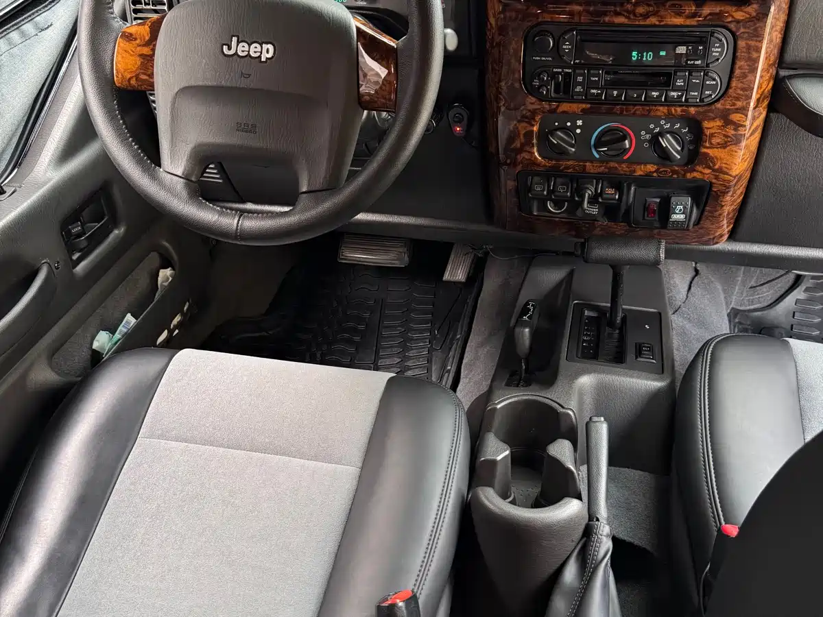 Photo 20 - Jeep Wrangler