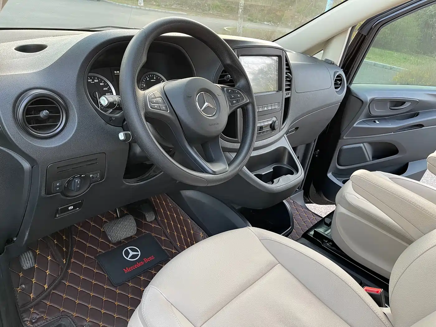 Mercedes-Benz Vito 2021 2.0T Elite 9-Seater фото 6