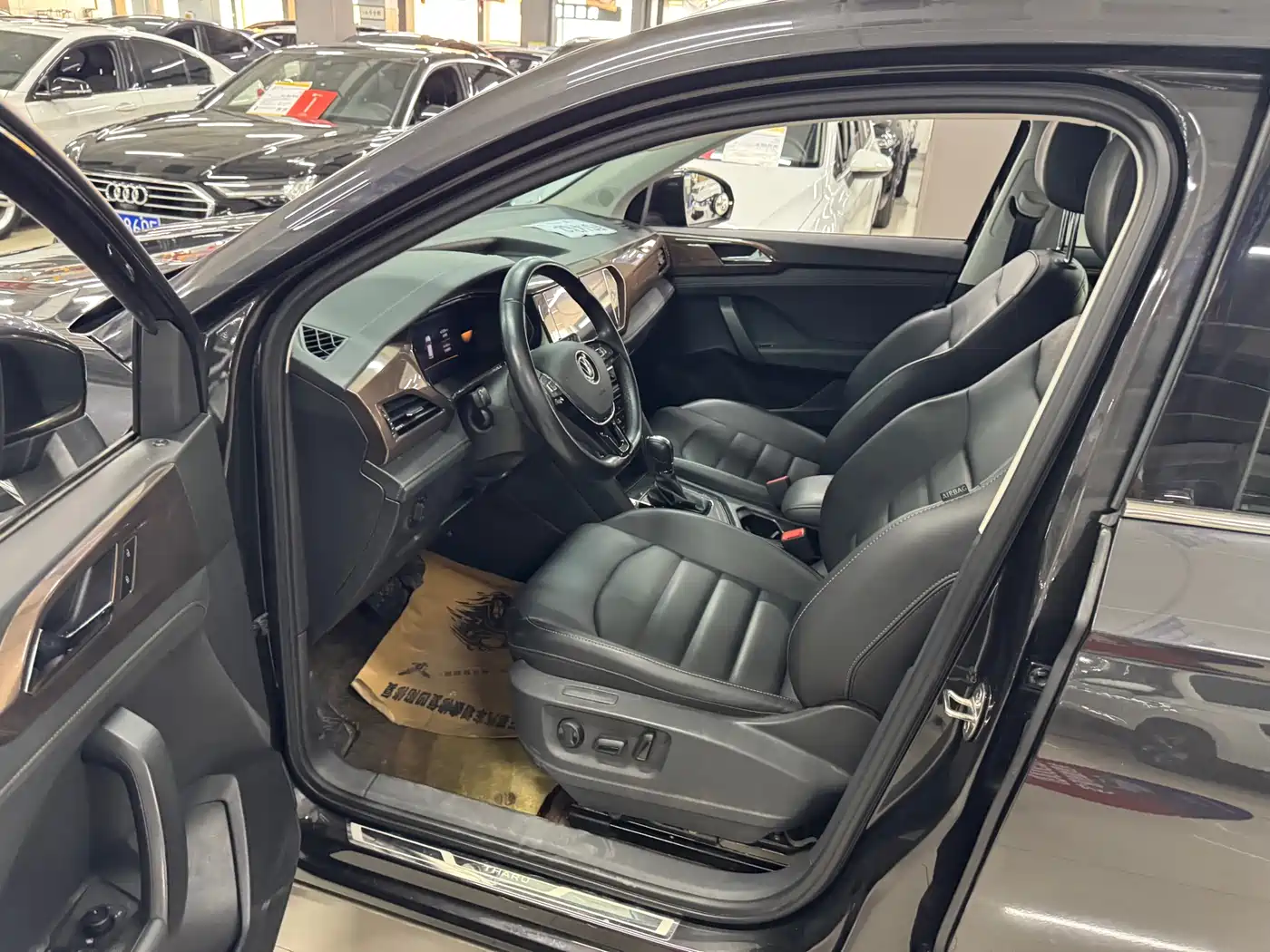 Volkswagen Tharu 2022 280TSI FWD Luxury Edition фото 4