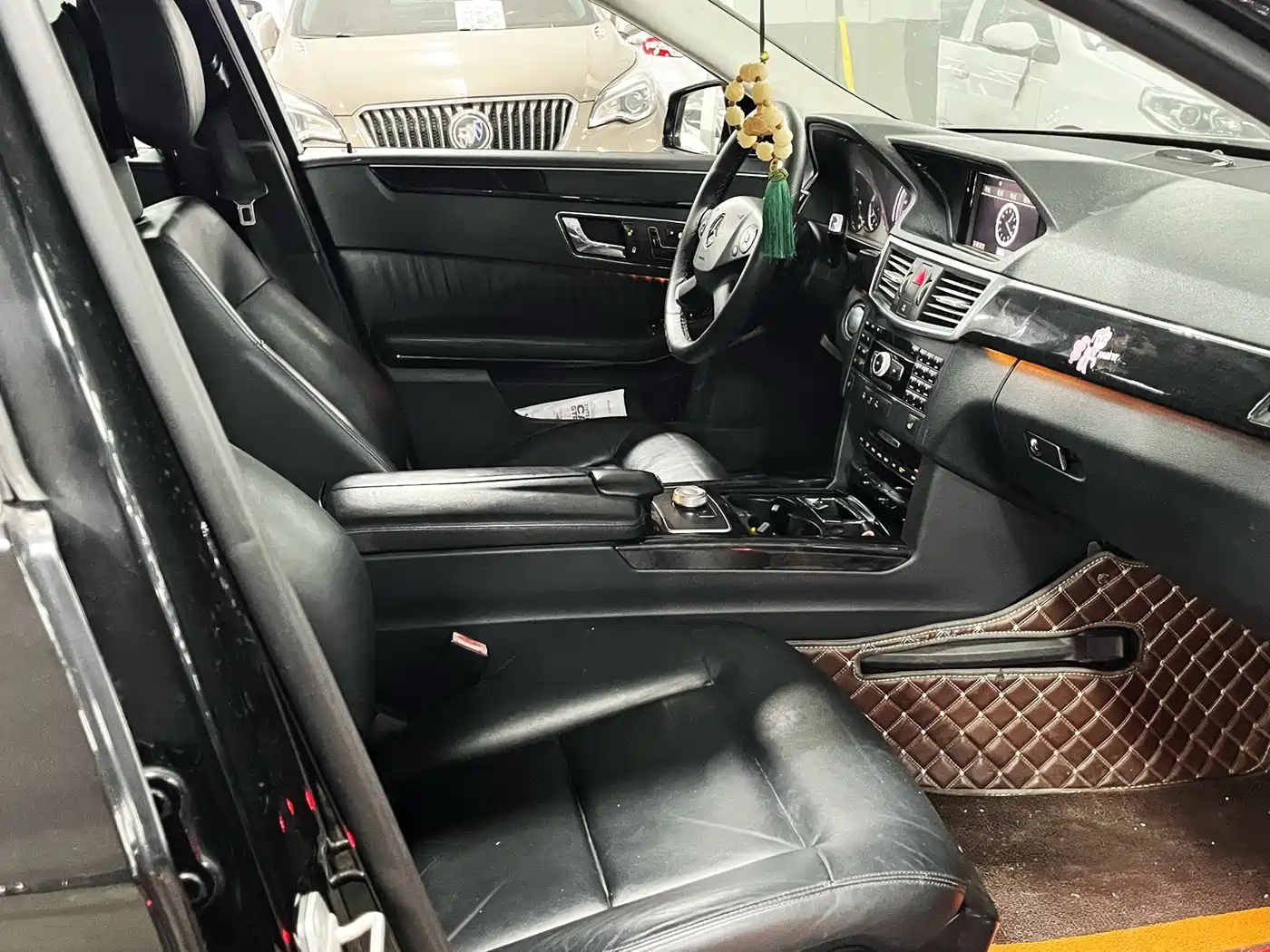 Mercedes-Benz E-Class (Import) 2010 Model E 300 Elegance Luxury Edition фото 9