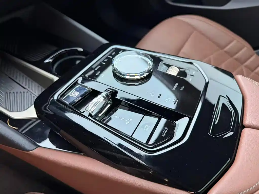 BMW 5 Series 2024 530Li Premium M Sport Package фото 11