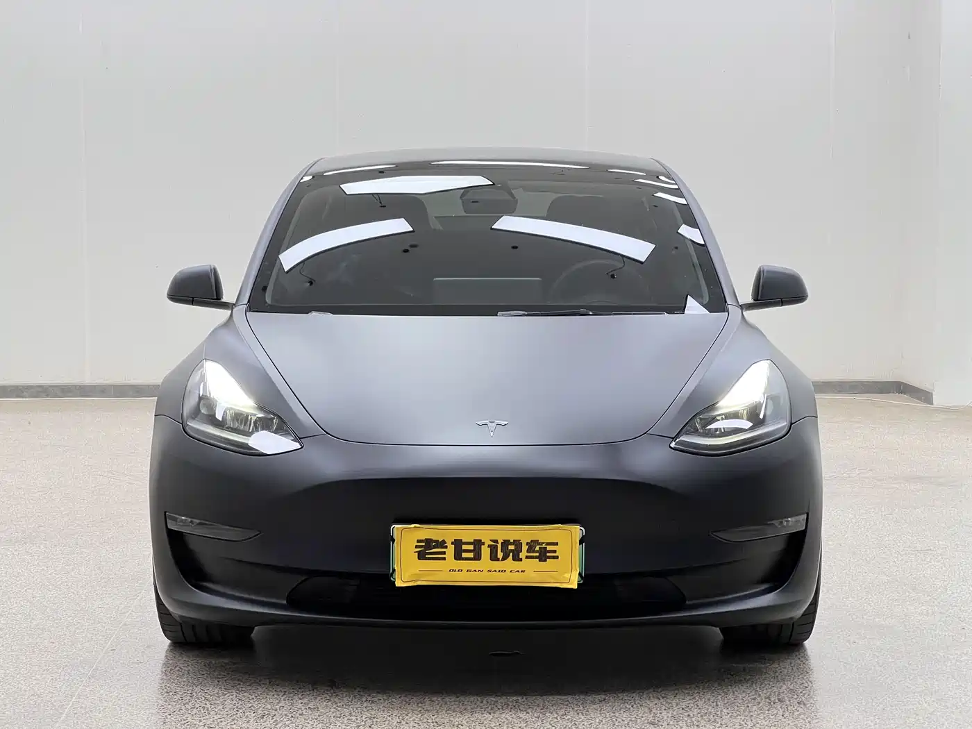Фото 2 - Tesla Model 3