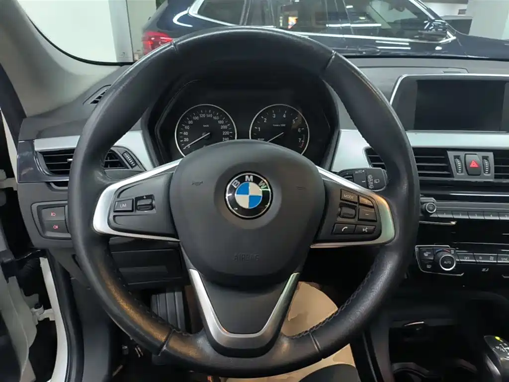 BMW X1 2016 sDrive18Li Fashion Model фото 11