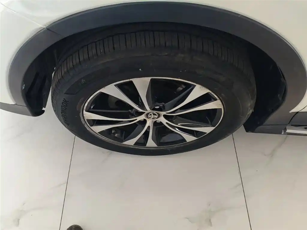 Toyota RAV4 Rongfang 2015 2.5L Automatic 4WD Elite Edition фото 23