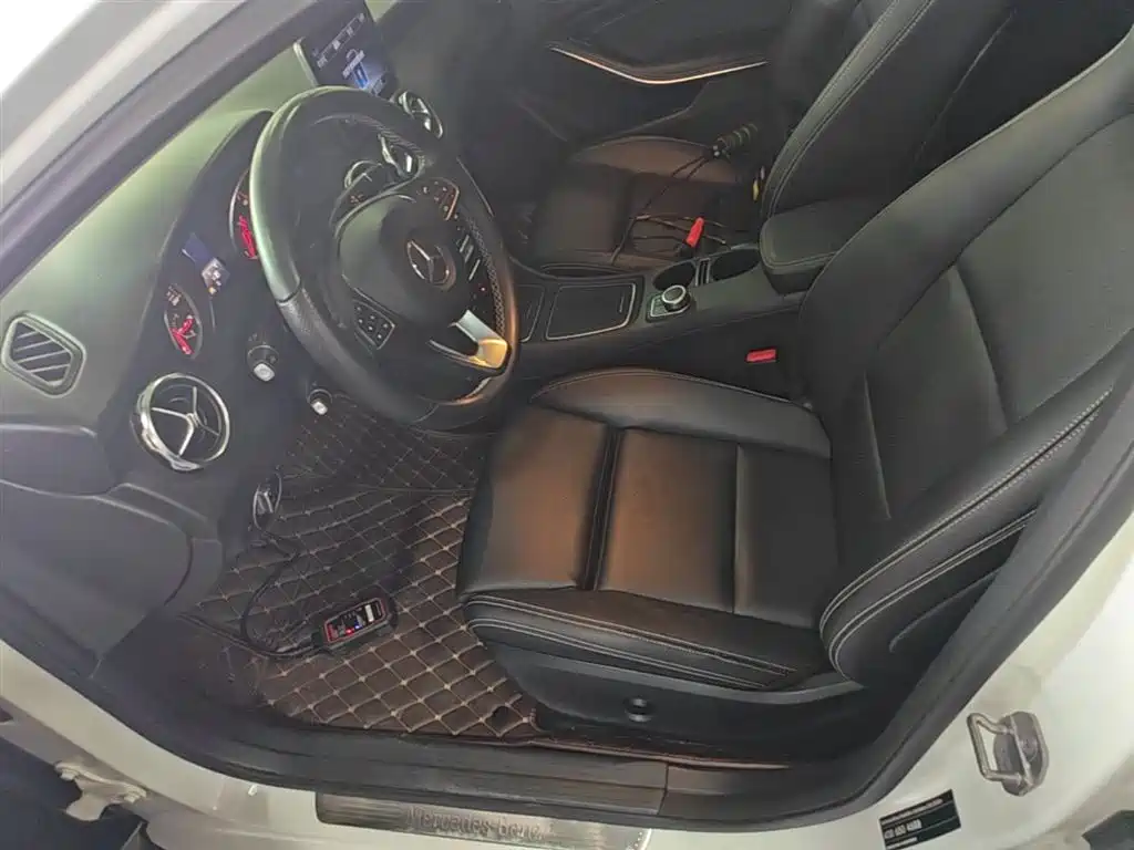 Mercedes-Benz GLA 2018 GLA 200 Dynamic фото 15