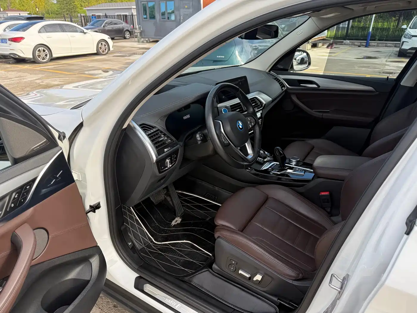 Photo 4 - BMW iX3