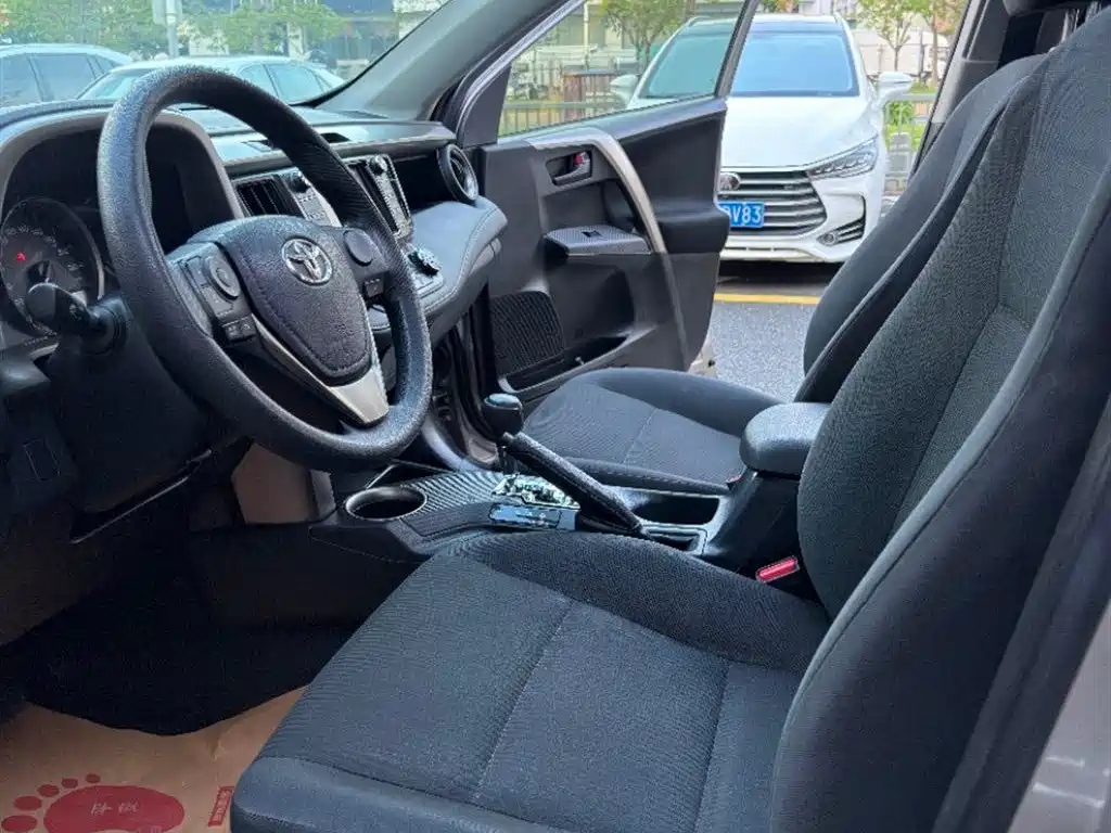 Toyota RAV4 Rongfang 2015 2.0L CVT 2WD Trend Edition фото 8