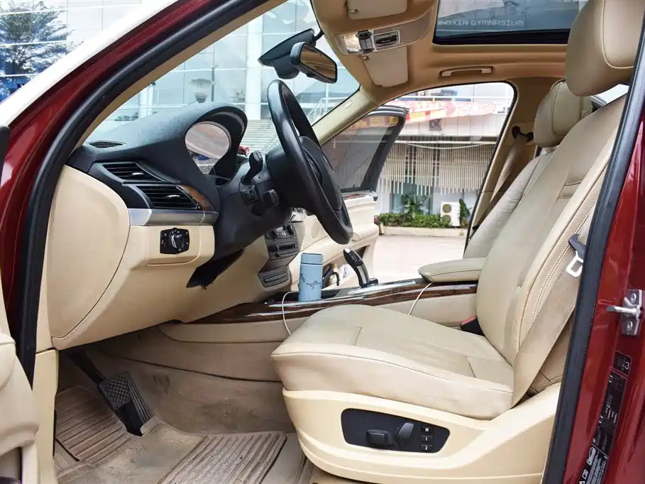 BMW X5 (Import) 2011 xDrive35i Leading Edition фото 10