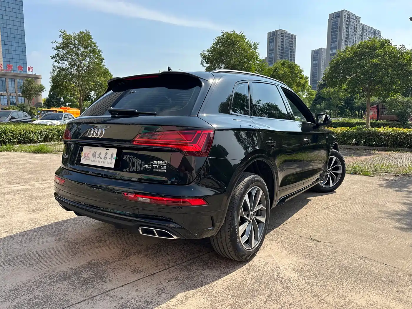 Audi Q5L 2023 45T Luxury Dynamic фото 4