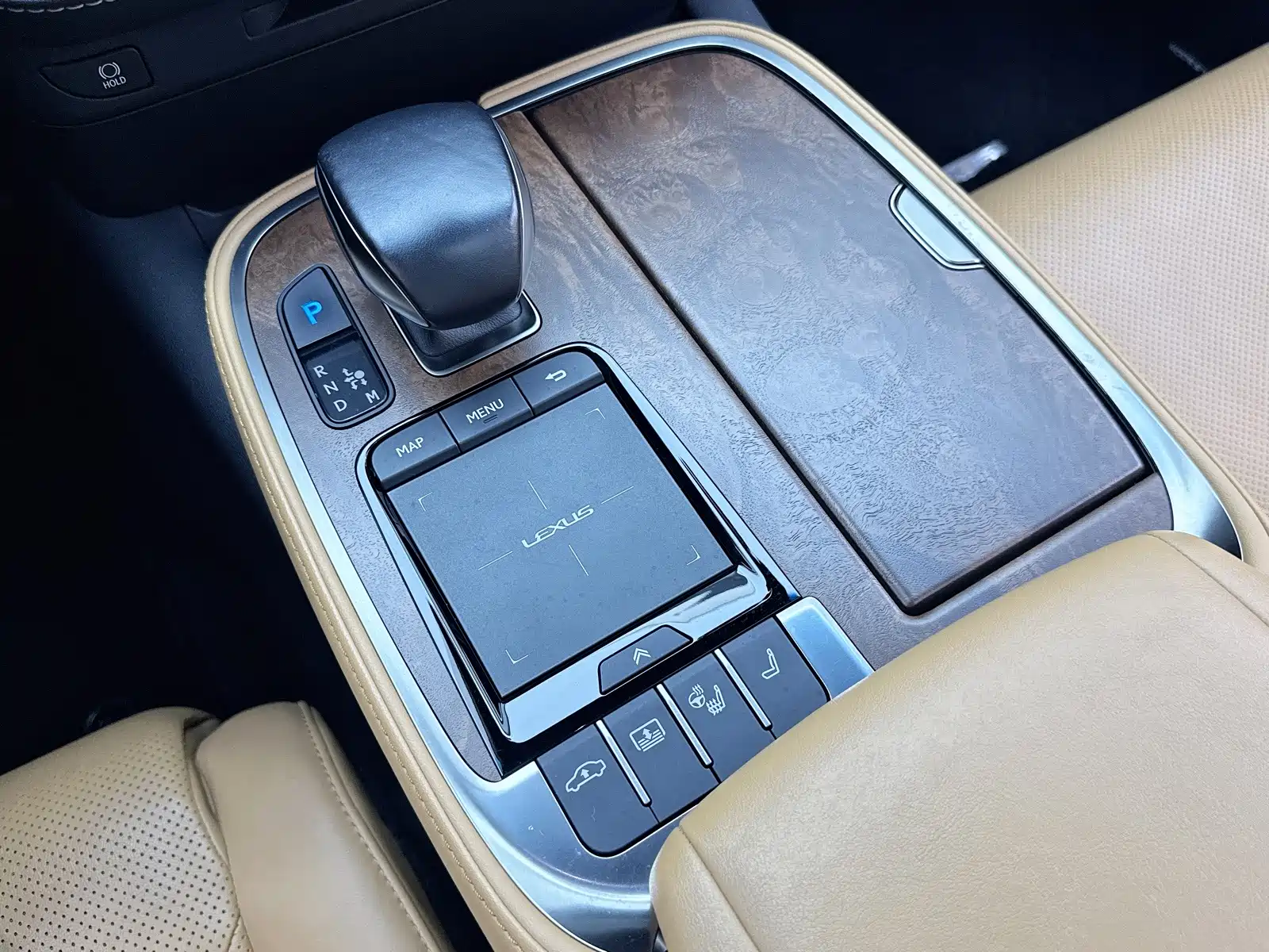 Фото 9 - Lexus LS